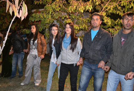 Hakkari'nin Yüksekova ilçesinde 08-09-10.2011 Ekim Dünya evine giren bazı çiftlerimizi sizler için sayfamıza taşıdık. Yüksekova Güncel ailesi olarak tüm çiftlerimize mutluluklar dileriz.