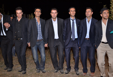 Hakkari'nin Yüksekova ilçesinde 08-09-10.2011 Ekim Dünya evine giren bazı çiftlerimizi sizler için sayfamıza taşıdık. Yüksekova Güncel ailesi olarak tüm çiftlerimize mutluluklar dileriz.