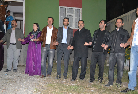 Hakkari'nin Yüksekova ilçesinde 08-09-10.2011 Ekim Dünya evine giren bazı çiftlerimizi sizler için sayfamıza taşıdık. Yüksekova Güncel ailesi olarak tüm çiftlerimize mutluluklar dileriz.