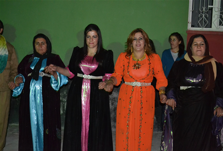 Hakkari'nin Yüksekova ilçesinde 08-09-10.2011 Ekim Dünya evine giren bazı çiftlerimizi sizler için sayfamıza taşıdık. Yüksekova Güncel ailesi olarak tüm çiftlerimize mutluluklar dileriz.