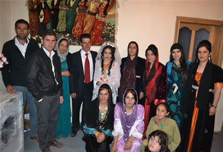 Hakkari'nin Yüksekova ilçesinde 08-09-10.2011 Ekim Dünya evine giren bazı çiftlerimizi sizler için sayfamıza taşıdık. Yüksekova Güncel ailesi olarak tüm çiftlerimize mutluluklar dileriz.