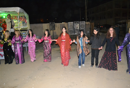 Hakkari'nin Yüksekova ilçesinde 08-09-10.2011 Ekim Dünya evine giren bazı çiftlerimizi sizler için sayfamıza taşıdık. Yüksekova Güncel ailesi olarak tüm çiftlerimize mutluluklar dileriz.