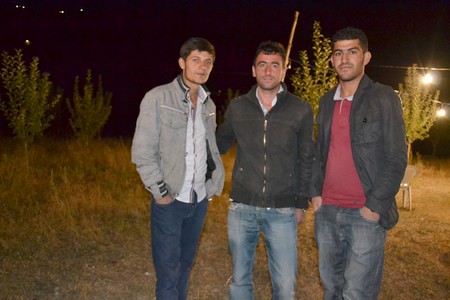 Hakkari'nin Yüksekova ilçesinde 08-09-10.2011 Ekim Dünya evine giren bazı çiftlerimizi sizler için sayfamıza taşıdık. Yüksekova Güncel ailesi olarak tüm çiftlerimize mutluluklar dileriz.