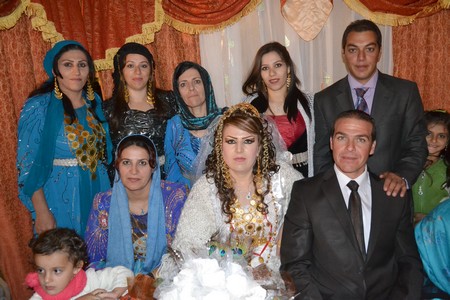 Hakkari'nin Yüksekova ilçesinde 08-09-10.2011 Ekim Dünya evine giren bazı çiftlerimizi sizler için sayfamıza taşıdık. Yüksekova Güncel ailesi olarak tüm çiftlerimize mutluluklar dileriz.