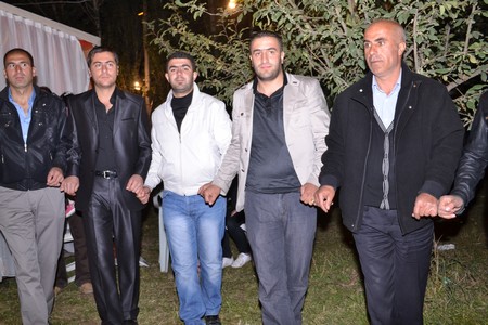 Hakkari'nin Yüksekova ilçesinde 08-09-10.2011 Ekim Dünya evine giren bazı çiftlerimizi sizler için sayfamıza taşıdık. Yüksekova Güncel ailesi olarak tüm çiftlerimize mutluluklar dileriz.