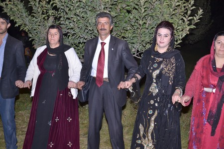 Hakkari'nin Yüksekova ilçesinde 08-09-10.2011 Ekim Dünya evine giren bazı çiftlerimizi sizler için sayfamıza taşıdık. Yüksekova Güncel ailesi olarak tüm çiftlerimize mutluluklar dileriz.