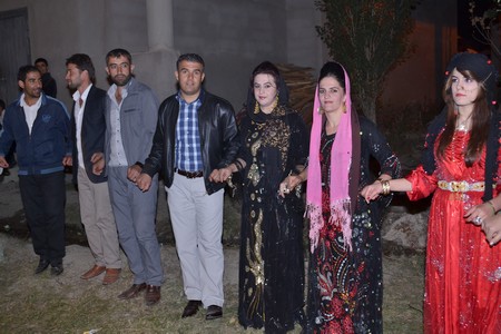 Hakkari'nin Yüksekova ilçesinde 08-09-10.2011 Ekim Dünya evine giren bazı çiftlerimizi sizler için sayfamıza taşıdık. Yüksekova Güncel ailesi olarak tüm çiftlerimize mutluluklar dileriz.