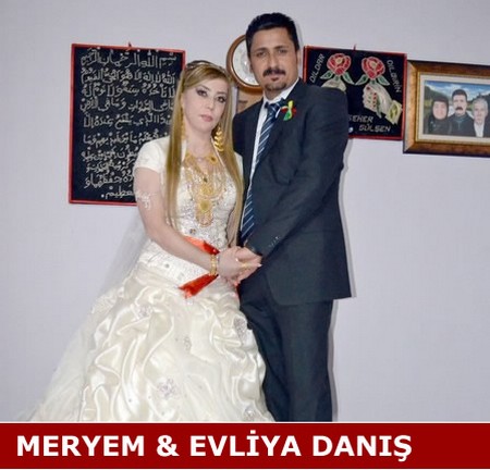 Hakkari'nin Yüksekova ilçesinde 15-16-10.2011 Ekim Dünya evine giren bazı çiftlerimizi sizler için sayfamıza taşıdık. Yüksekova Güncel ailesi olarak tüm çiftlerimize mutluluklar dileriz.