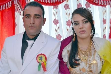 Hakkari'nin Yüksekova ilçesinde 15-16-10.2011 Ekim Dünya evine giren bazı çiftlerimizi sizler için sayfamıza taşıdık. Yüksekova Güncel ailesi olarak tüm çiftlerimize mutluluklar dileriz.