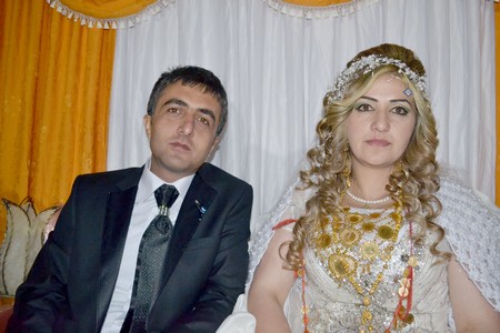 Hakkari'nin Yüksekova ilçesinde 15-16-10.2011 Ekim Dünya evine giren bazı çiftlerimizi sizler için sayfamıza taşıdık. Yüksekova Güncel ailesi olarak tüm çiftlerimize mutluluklar dileriz.