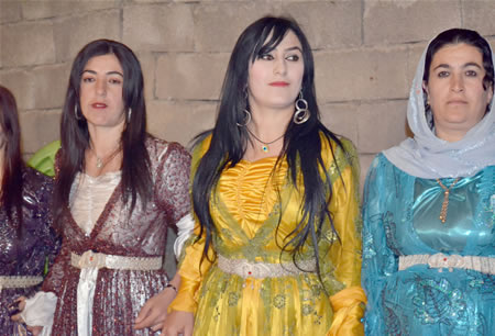 Hakkari'nin Yüksekova ilçesinde 15-16-10.2011 Ekim Dünya evine giren bazı çiftlerimizi sizler için sayfamıza taşıdık. Yüksekova Güncel ailesi olarak tüm çiftlerimize mutluluklar dileriz.