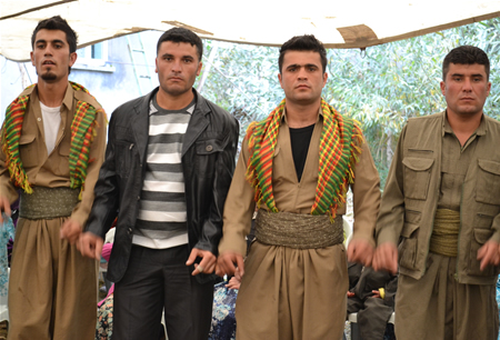 Hakkari'nin Yüksekova ilçesinde 15-16-10.2011 Ekim Dünya evine giren bazı çiftlerimizi sizler için sayfamıza taşıdık. Yüksekova Güncel ailesi olarak tüm çiftlerimize mutluluklar dileriz.