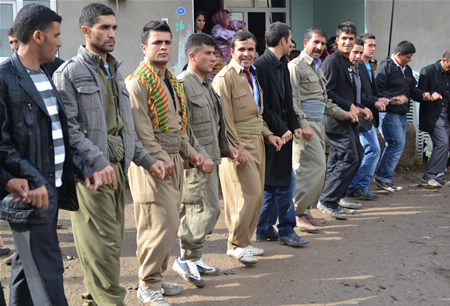 Hakkari'nin Yüksekova ilçesinde 15-16-10.2011 Ekim Dünya evine giren bazı çiftlerimizi sizler için sayfamıza taşıdık. Yüksekova Güncel ailesi olarak tüm çiftlerimize mutluluklar dileriz.