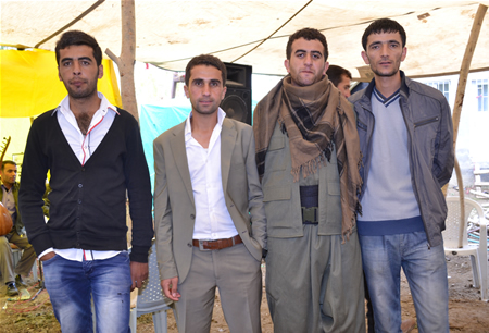 Hakkari'nin Yüksekova ilçesinde 15-16-10.2011 Ekim Dünya evine giren bazı çiftlerimizi sizler için sayfamıza taşıdık. Yüksekova Güncel ailesi olarak tüm çiftlerimize mutluluklar dileriz.