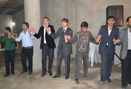 Hakkari'nin Yüksekova ilçesinde 15-16-10.2011 Ekim Dünya evine giren bazı çiftlerimizi sizler için sayfamıza taşıdık. Yüksekova Güncel ailesi olarak tüm çiftlerimize mutluluklar dileriz.