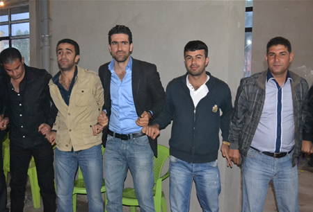 Hakkari'nin Yüksekova ilçesinde 15-16-10.2011 Ekim Dünya evine giren bazı çiftlerimizi sizler için sayfamıza taşıdık. Yüksekova Güncel ailesi olarak tüm çiftlerimize mutluluklar dileriz.