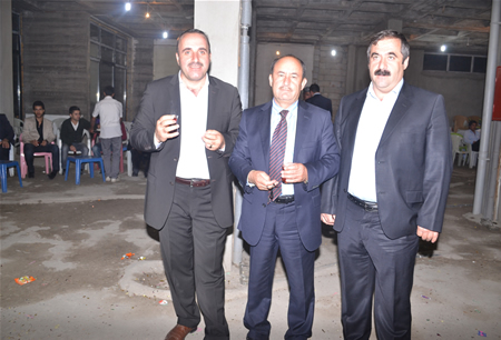 Hakkari'nin Yüksekova ilçesinde 15-16-10.2011 Ekim Dünya evine giren bazı çiftlerimizi sizler için sayfamıza taşıdık. Yüksekova Güncel ailesi olarak tüm çiftlerimize mutluluklar dileriz.