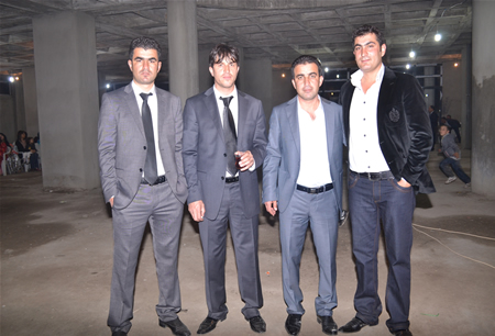 Hakkari'nin Yüksekova ilçesinde 15-16-10.2011 Ekim Dünya evine giren bazı çiftlerimizi sizler için sayfamıza taşıdık. Yüksekova Güncel ailesi olarak tüm çiftlerimize mutluluklar dileriz.