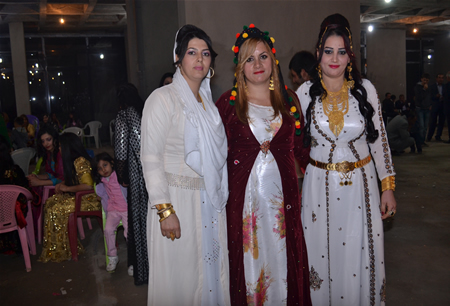 Hakkari'nin Yüksekova ilçesinde 15-16-10.2011 Ekim Dünya evine giren bazı çiftlerimizi sizler için sayfamıza taşıdık. Yüksekova Güncel ailesi olarak tüm çiftlerimize mutluluklar dileriz.