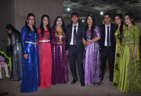 Hakkari'nin Yüksekova ilçesinde 15-16-10.2011 Ekim Dünya evine giren bazı çiftlerimizi sizler için sayfamıza taşıdık. Yüksekova Güncel ailesi olarak tüm çiftlerimize mutluluklar dileriz.