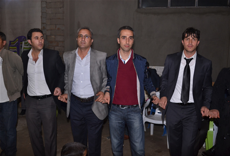 Hakkari'nin Yüksekova ilçesinde 15-16-10.2011 Ekim Dünya evine giren bazı çiftlerimizi sizler için sayfamıza taşıdık. Yüksekova Güncel ailesi olarak tüm çiftlerimize mutluluklar dileriz.