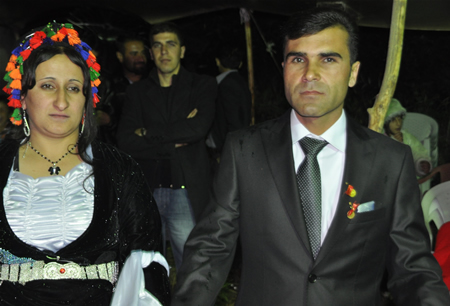 Hakkari'nin Yüksekova ilçesinde 15-16-10.2011 Ekim Dünya evine giren bazı çiftlerimizi sizler için sayfamıza taşıdık. Yüksekova Güncel ailesi olarak tüm çiftlerimize mutluluklar dileriz.