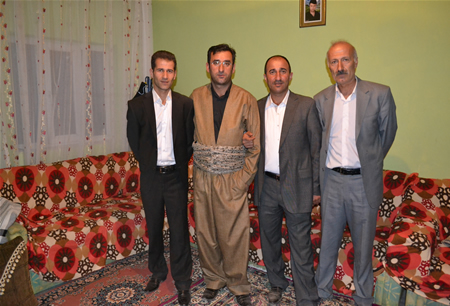 Hakkari'nin Yüksekova ilçesinde 15-16-10.2011 Ekim Dünya evine giren bazı çiftlerimizi sizler için sayfamıza taşıdık. Yüksekova Güncel ailesi olarak tüm çiftlerimize mutluluklar dileriz.