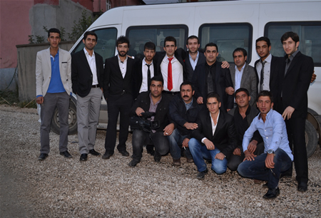 Hakkari'nin Yüksekova ilçesinde 15-16-10.2011 Ekim Dünya evine giren bazı çiftlerimizi sizler için sayfamıza taşıdık. Yüksekova Güncel ailesi olarak tüm çiftlerimize mutluluklar dileriz.