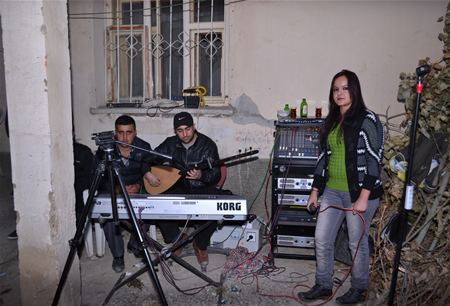 Hakkari'nin Yüksekova ilçesinde 15-16-10.2011 Ekim Dünya evine giren bazı çiftlerimizi sizler için sayfamıza taşıdık. Yüksekova Güncel ailesi olarak tüm çiftlerimize mutluluklar dileriz.