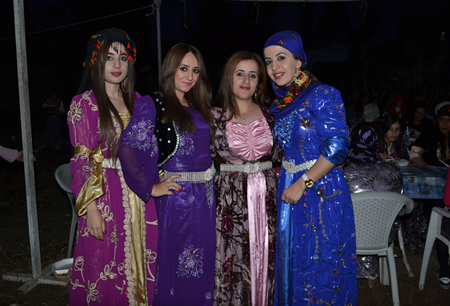 Hakkari'nin Yüksekova ilçesinde 15-16-10.2011 Ekim Dünya evine giren bazı çiftlerimizi sizler için sayfamıza taşıdık. Yüksekova Güncel ailesi olarak tüm çiftlerimize mutluluklar dileriz.