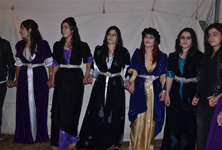 Hakkari'nin Yüksekova ilçesinde 15-16-10.2011 Ekim Dünya evine giren bazı çiftlerimizi sizler için sayfamıza taşıdık. Yüksekova Güncel ailesi olarak tüm çiftlerimize mutluluklar dileriz.