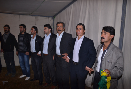 Hakkari'nin Yüksekova ilçesinde 15-16-10.2011 Ekim Dünya evine giren bazı çiftlerimizi sizler için sayfamıza taşıdık. Yüksekova Güncel ailesi olarak tüm çiftlerimize mutluluklar dileriz.