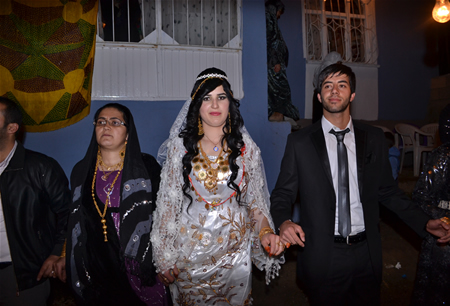 Hakkari'nin Yüksekova ilçesinde 15-16-10.2011 Ekim Dünya evine giren bazı çiftlerimizi sizler için sayfamıza taşıdık. Yüksekova Güncel ailesi olarak tüm çiftlerimize mutluluklar dileriz.