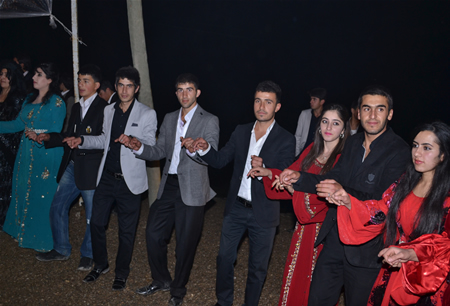 Hakkari'nin Yüksekova ilçesinde 15-16-10.2011 Ekim Dünya evine giren bazı çiftlerimizi sizler için sayfamıza taşıdık. Yüksekova Güncel ailesi olarak tüm çiftlerimize mutluluklar dileriz.