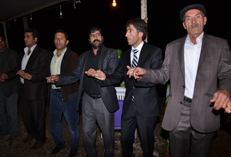 Hakkari'nin Yüksekova ilçesinde 15-16-10.2011 Ekim Dünya evine giren bazı çiftlerimizi sizler için sayfamıza taşıdık. Yüksekova Güncel ailesi olarak tüm çiftlerimize mutluluklar dileriz.