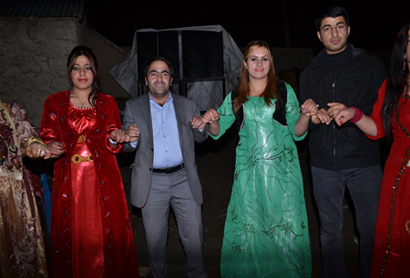 Hakkari'nin Yüksekova ilçesinde 15-16-10.2011 Ekim Dünya evine giren bazı çiftlerimizi sizler için sayfamıza taşıdık. Yüksekova Güncel ailesi olarak tüm çiftlerimize mutluluklar dileriz.