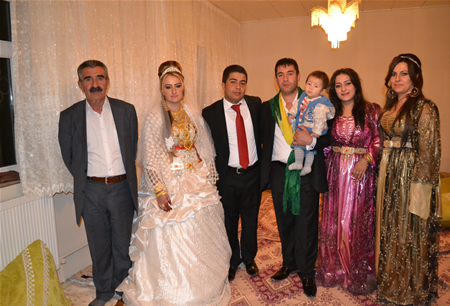 Hakkari'nin Yüksekova ilçesinde 15-16-10.2011 Ekim Dünya evine giren bazı çiftlerimizi sizler için sayfamıza taşıdık. Yüksekova Güncel ailesi olarak tüm çiftlerimize mutluluklar dileriz.