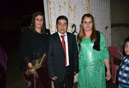 Hakkari'nin Yüksekova ilçesinde 15-16-10.2011 Ekim Dünya evine giren bazı çiftlerimizi sizler için sayfamıza taşıdık. Yüksekova Güncel ailesi olarak tüm çiftlerimize mutluluklar dileriz.