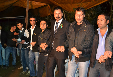 Hakkari'nin Yüksekova ilçesinde 15-16-10.2011 Ekim Dünya evine giren bazı çiftlerimizi sizler için sayfamıza taşıdık. Yüksekova Güncel ailesi olarak tüm çiftlerimize mutluluklar dileriz.