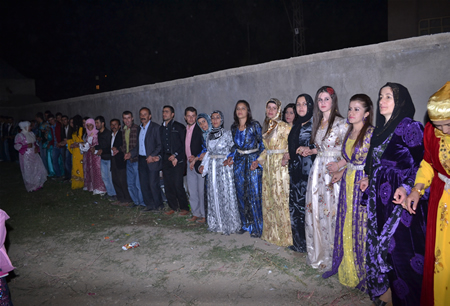 Hakkari'nin Yüksekova ilçesinde 15-16-10.2011 Ekim Dünya evine giren bazı çiftlerimizi sizler için sayfamıza taşıdık. Yüksekova Güncel ailesi olarak tüm çiftlerimize mutluluklar dileriz.