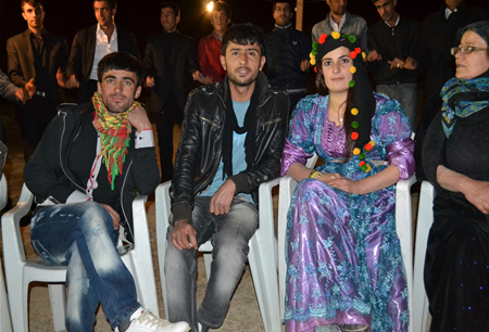 Hakkari'nin Yüksekova ilçesinde 15-16-10.2011 Ekim Dünya evine giren bazı çiftlerimizi sizler için sayfamıza taşıdık. Yüksekova Güncel ailesi olarak tüm çiftlerimize mutluluklar dileriz.