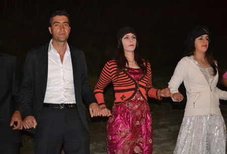 Hakkari'nin Yüksekova ilçesinde 15-16-10.2011 Ekim Dünya evine giren bazı çiftlerimizi sizler için sayfamıza taşıdık. Yüksekova Güncel ailesi olarak tüm çiftlerimize mutluluklar dileriz.