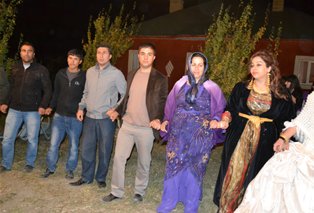 Hakkari'nin Yüksekova ilçesinde 15-16-10.2011 Ekim Dünya evine giren bazı çiftlerimizi sizler için sayfamıza taşıdık. Yüksekova Güncel ailesi olarak tüm çiftlerimize mutluluklar dileriz.