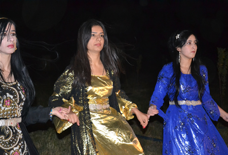 Hakkari'nin Yüksekova ilçesinde 15-16-10.2011 Ekim Dünya evine giren bazı çiftlerimizi sizler için sayfamıza taşıdık. Yüksekova Güncel ailesi olarak tüm çiftlerimize mutluluklar dileriz.