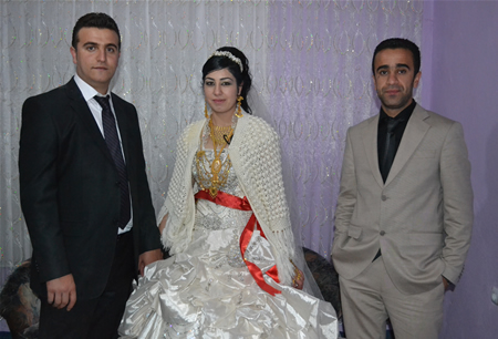 Hakkari'nin Yüksekova ilçesinde 15-16-10.2011 Ekim Dünya evine giren bazı çiftlerimizi sizler için sayfamıza taşıdık. Yüksekova Güncel ailesi olarak tüm çiftlerimize mutluluklar dileriz.