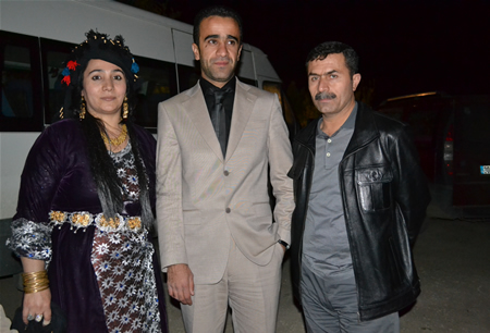 Hakkari'nin Yüksekova ilçesinde 15-16-10.2011 Ekim Dünya evine giren bazı çiftlerimizi sizler için sayfamıza taşıdık. Yüksekova Güncel ailesi olarak tüm çiftlerimize mutluluklar dileriz.