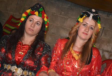 Hakkari'nin Yüksekova ilçesinde 15-16-10.2011 Ekim Dünya evine giren bazı çiftlerimizi sizler için sayfamıza taşıdık. Yüksekova Güncel ailesi olarak tüm çiftlerimize mutluluklar dileriz.