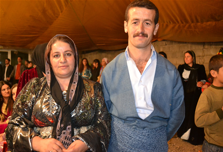 Hakkari'nin Yüksekova ilçesinde 15-16-10.2011 Ekim Dünya evine giren bazı çiftlerimizi sizler için sayfamıza taşıdık. Yüksekova Güncel ailesi olarak tüm çiftlerimize mutluluklar dileriz.