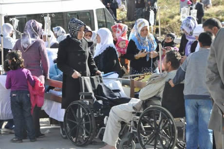 Van bugün saat 13.41'de Richter ölçeğine göre 7,2 büyüklüğünde Van merkezli depremle sarsıldı. 