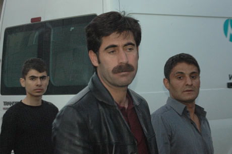 Van bugün saat 13.41'de Richter ölçeğine göre 7,2 büyüklüğünde Van merkezli depremle sarsıldı. 